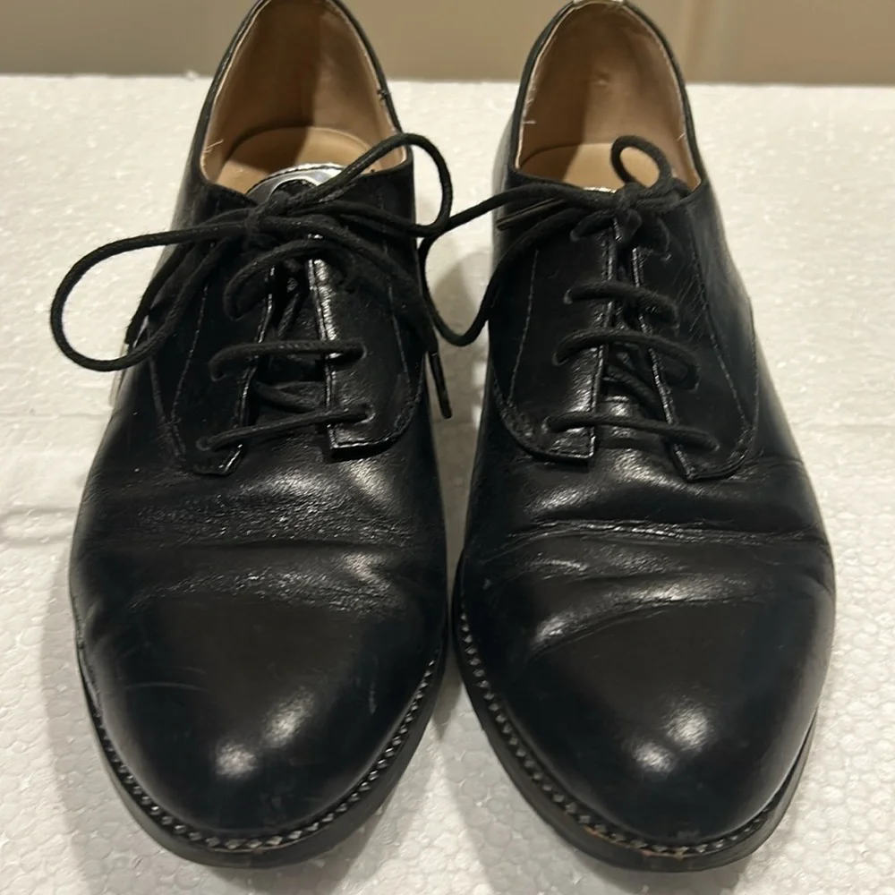 Mellow Yellow lace up Black/silvery details flat leather shoes girls size 4(35)